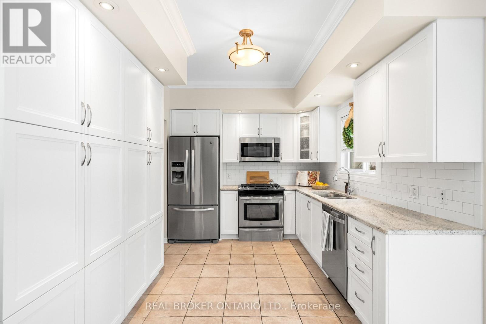 41 GOLDER'S GREEN LANE - 15