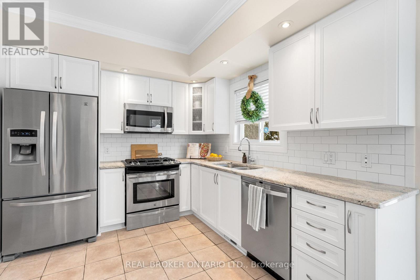 41 GOLDER'S GREEN LANE - 16