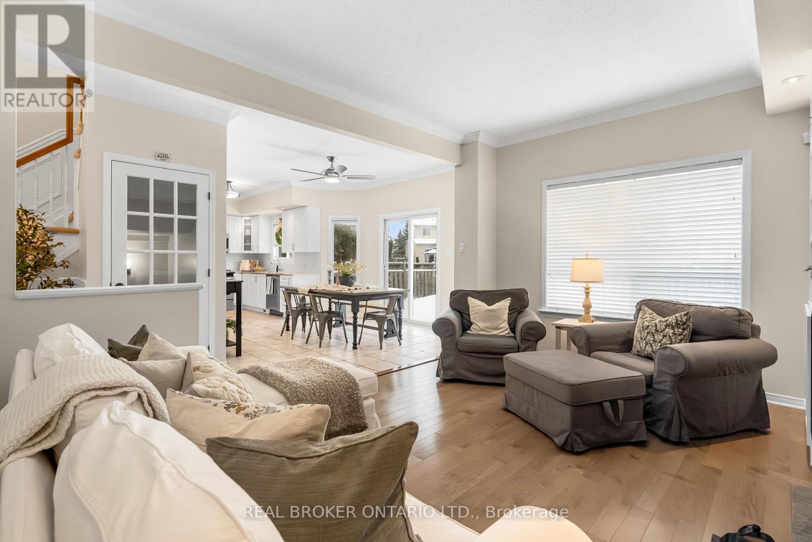 41 GOLDER'S GREEN LANE - 23