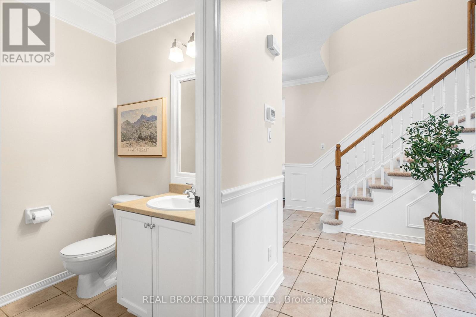41 GOLDER'S GREEN LANE - 25