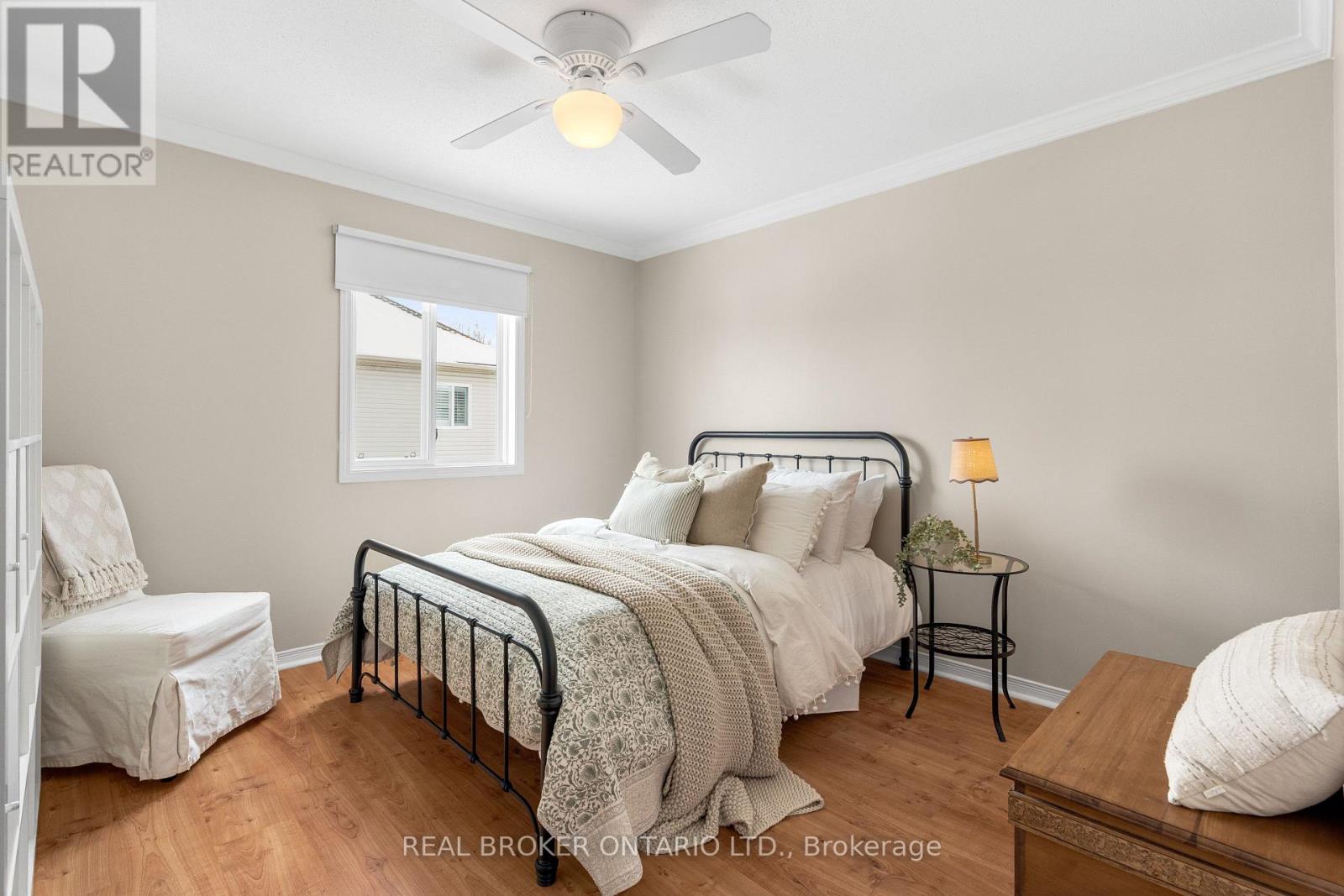 41 GOLDER'S GREEN LANE - 34