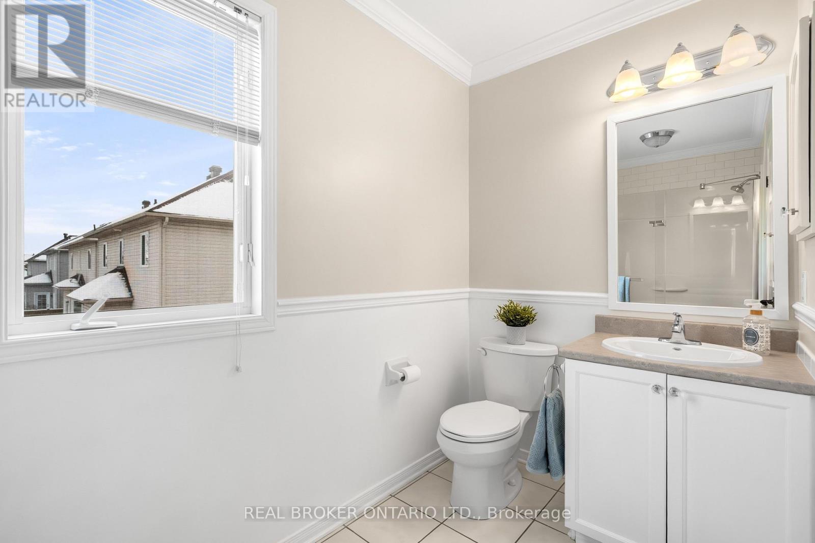 41 GOLDER'S GREEN LANE - 35