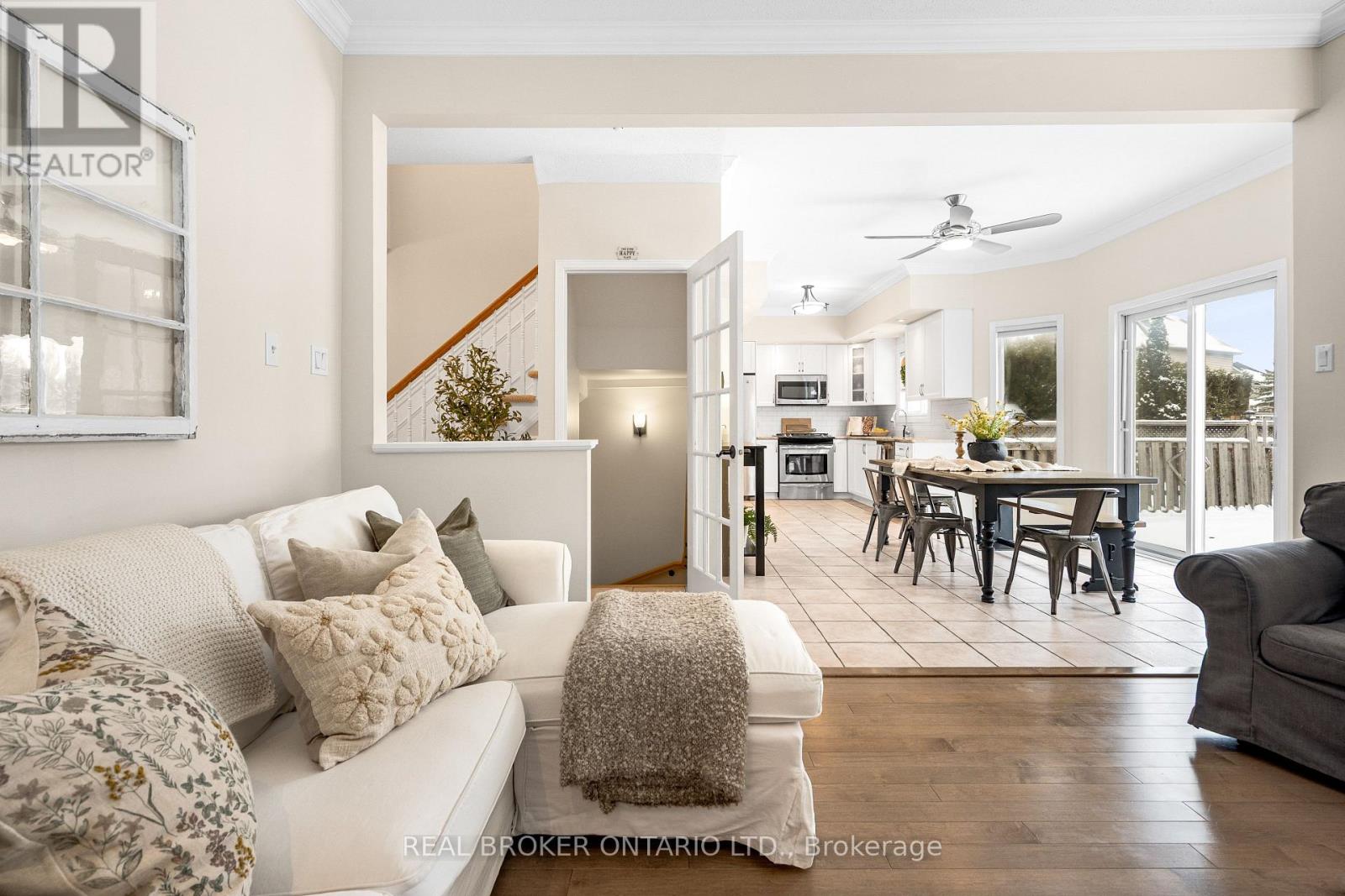 41 GOLDER'S GREEN LANE - 37
