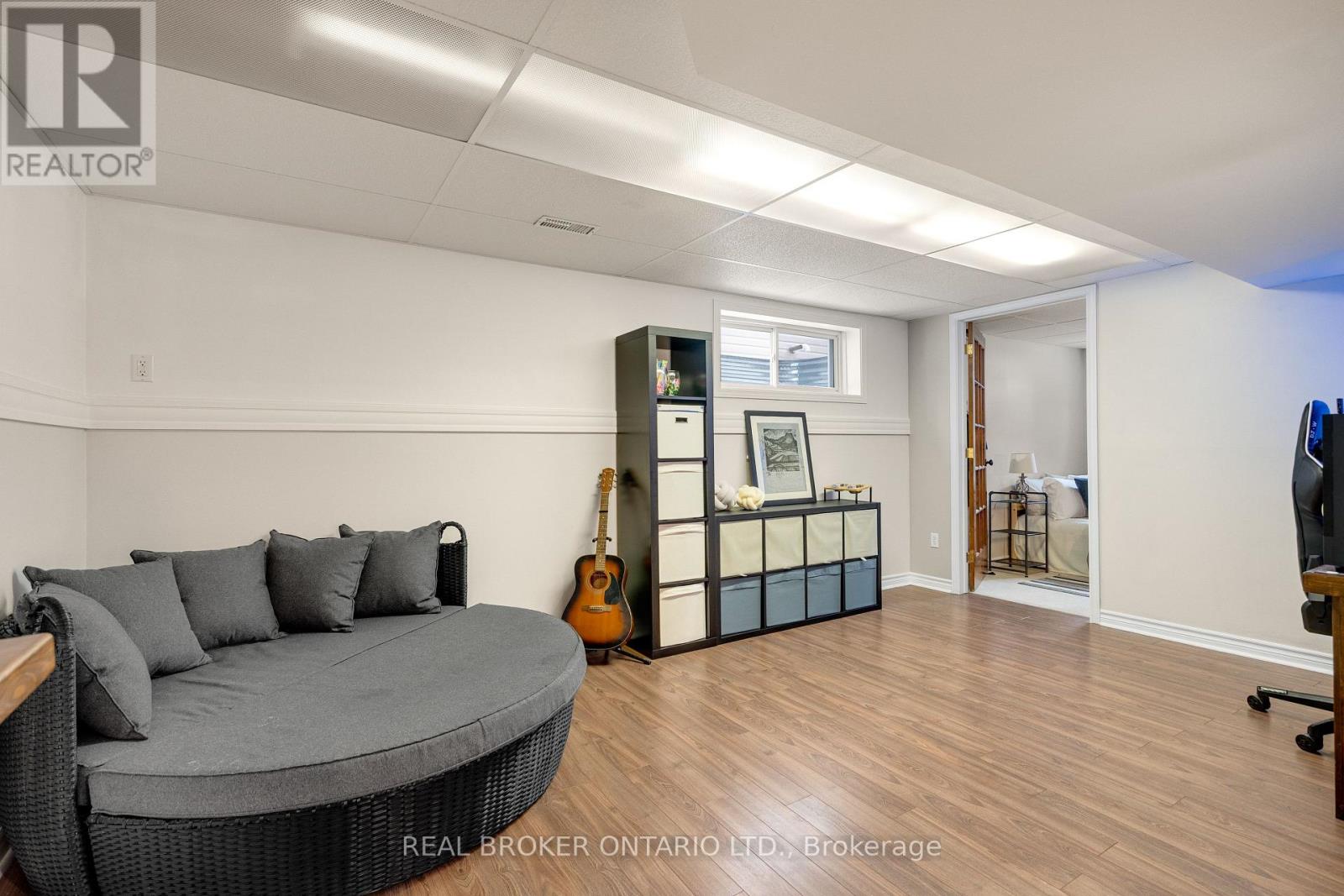 41 GOLDER'S GREEN LANE - 41