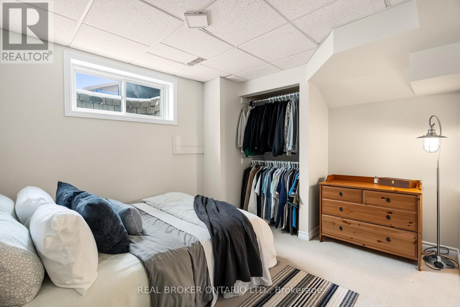 41 GOLDER'S GREEN LANE - 42