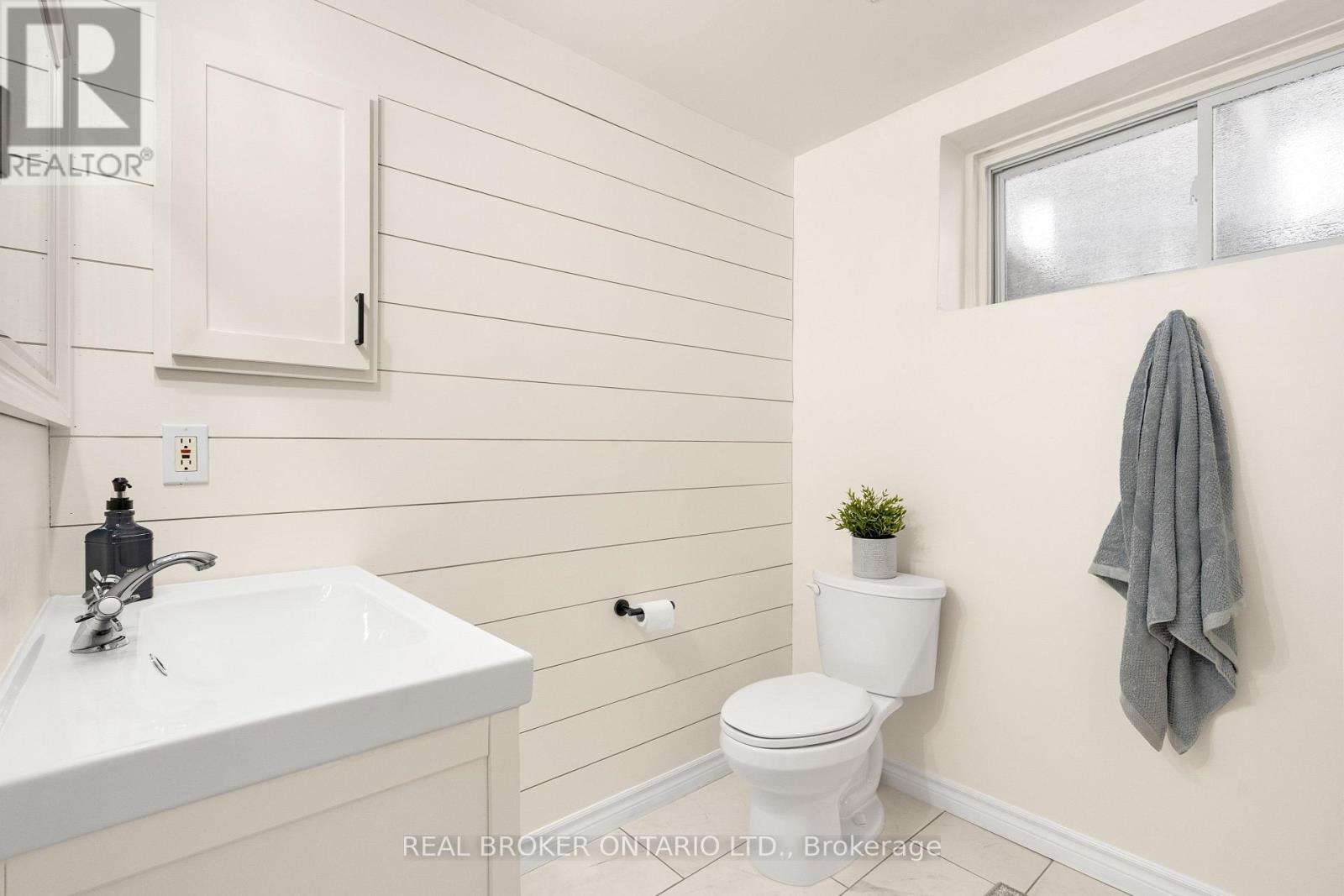 41 GOLDER'S GREEN LANE - 43