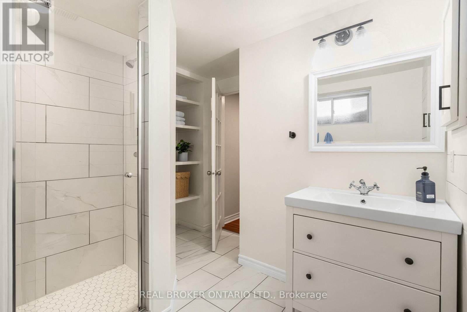 41 GOLDER'S GREEN LANE - 44