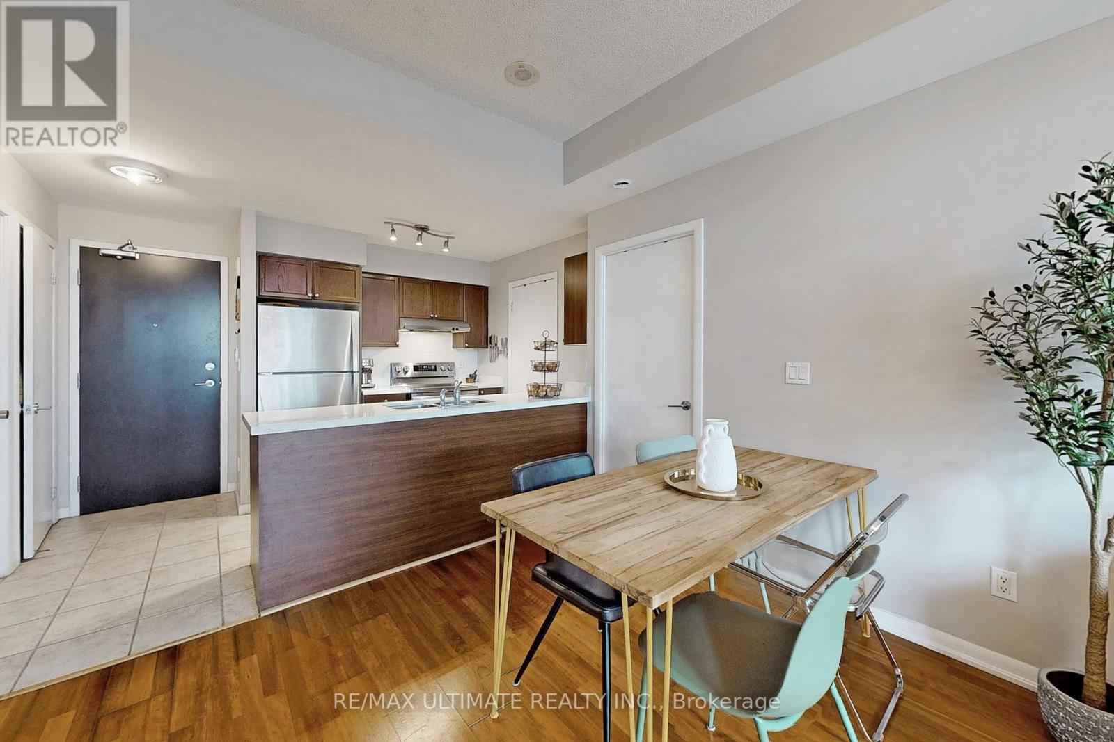 #228 231 FORT YORK BOULEVARD - Image 3