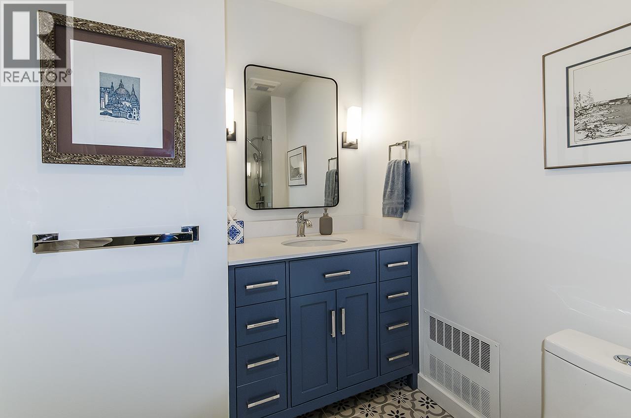211 235 KEITH ROAD, West Vancouver
