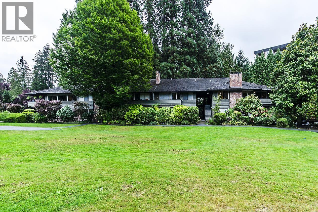 211 235 KEITH ROAD, West Vancouver