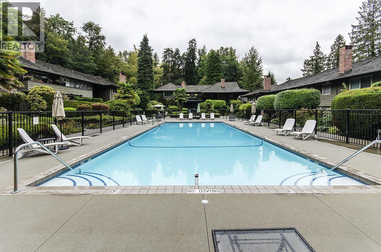 211 235 KEITH ROAD, West Vancouver