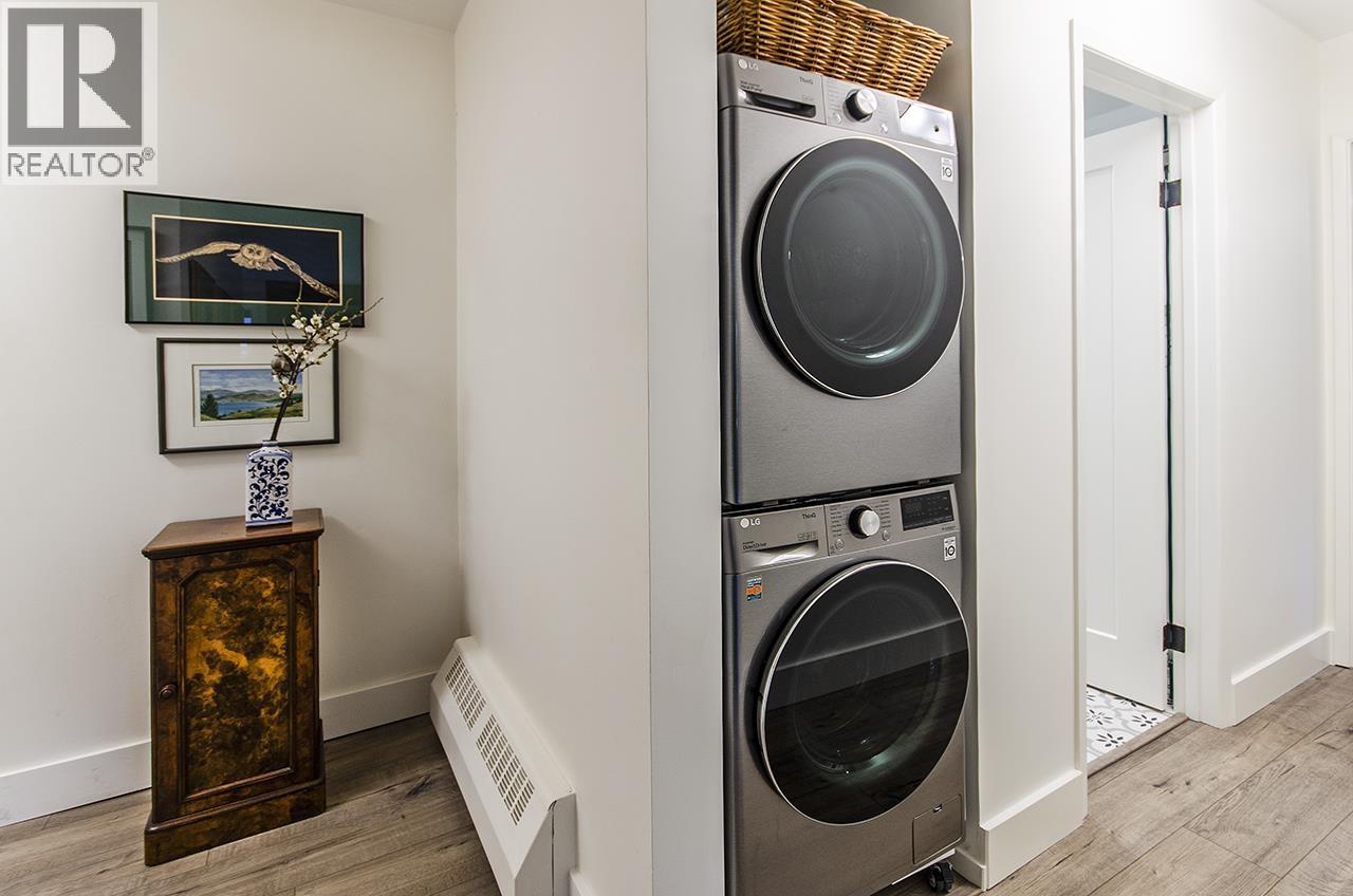 211 235 KEITH ROAD, West Vancouver