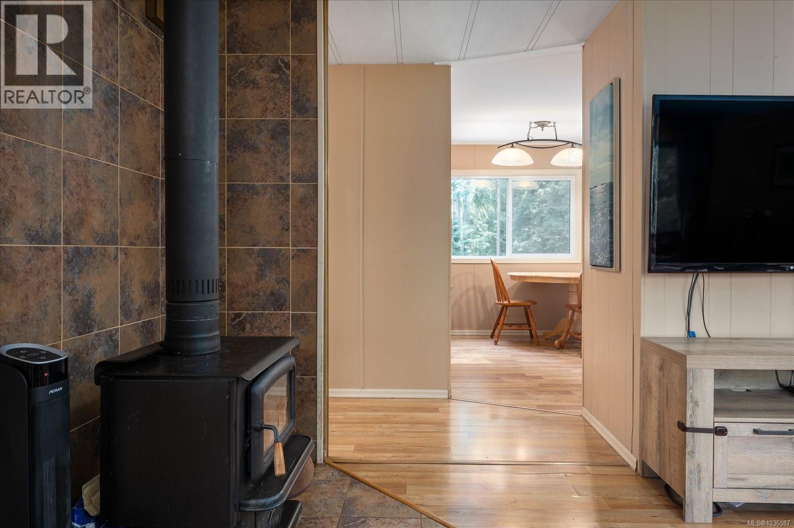 970 Carmen Cres - 5