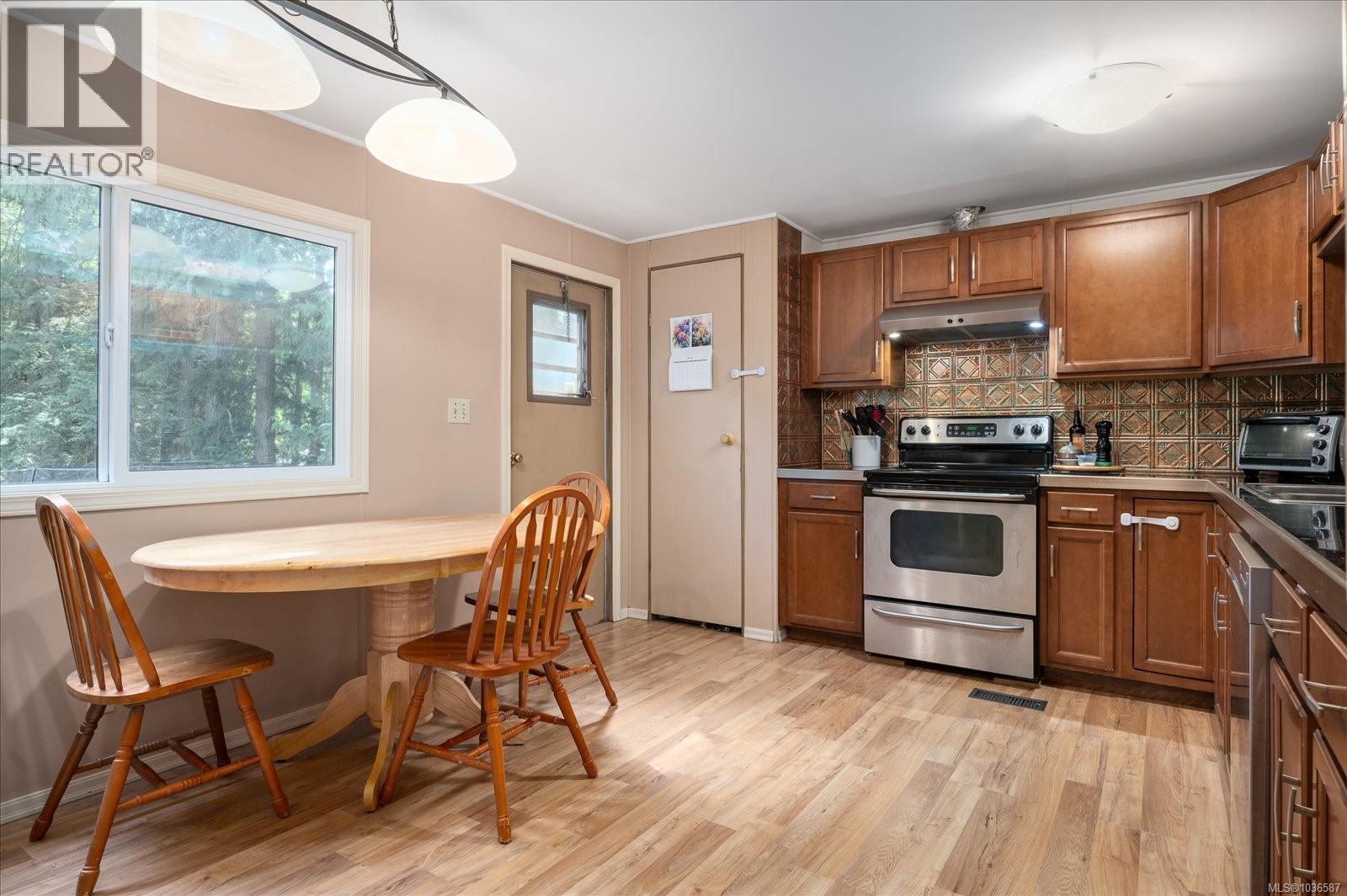 970 Carmen Cres - 6