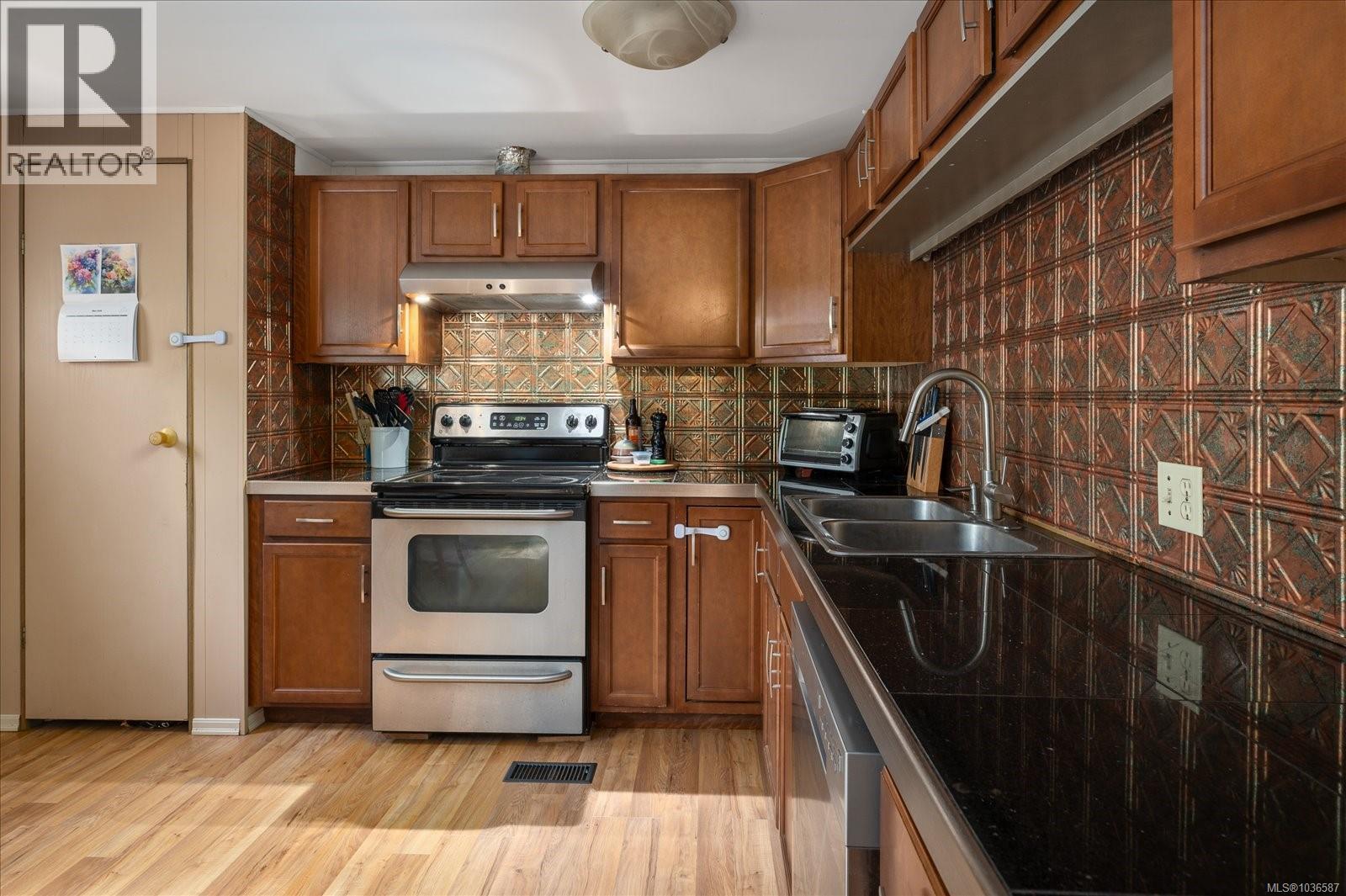 970 Carmen Cres - 7