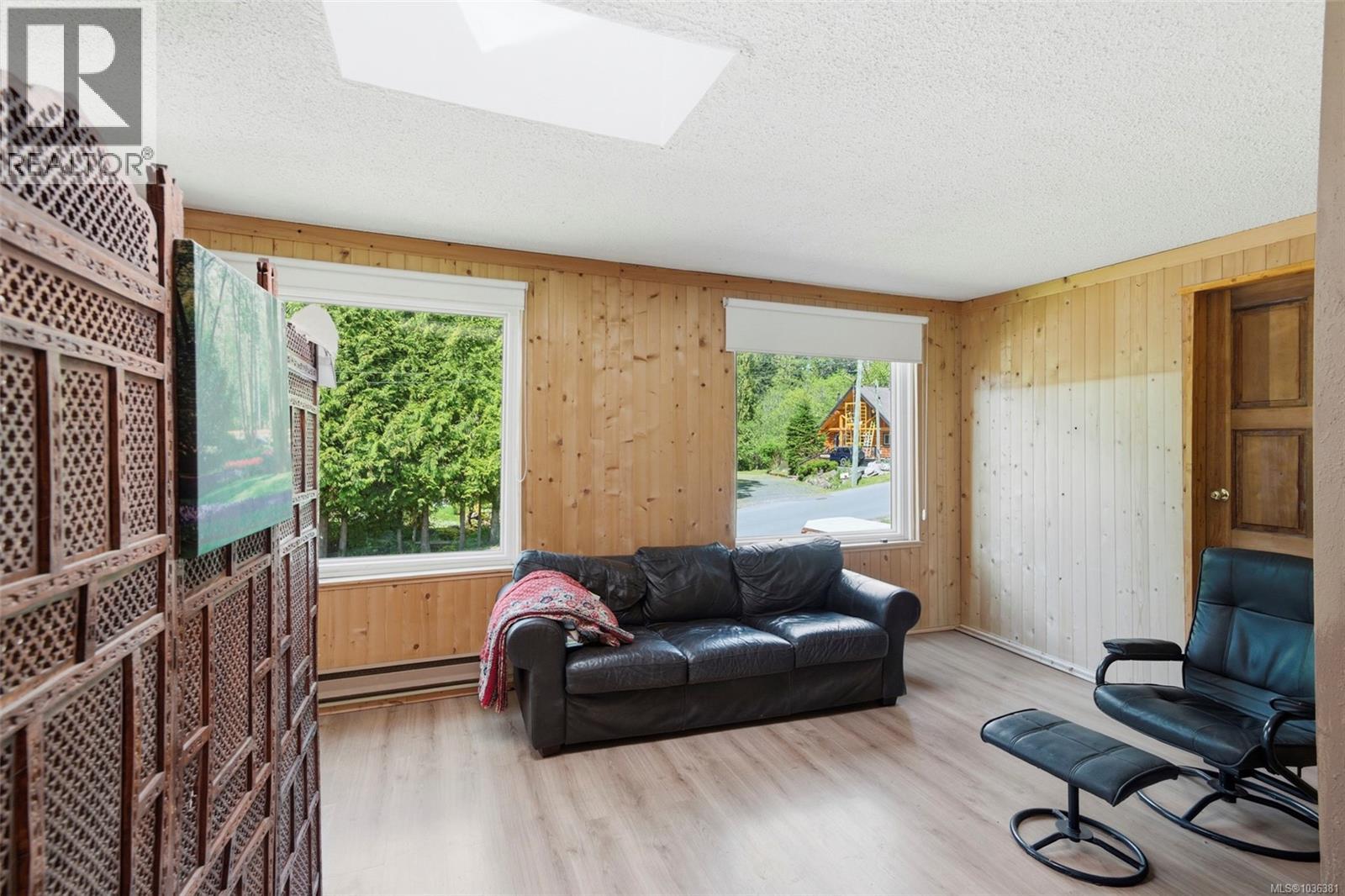 5281 Mary St - 4