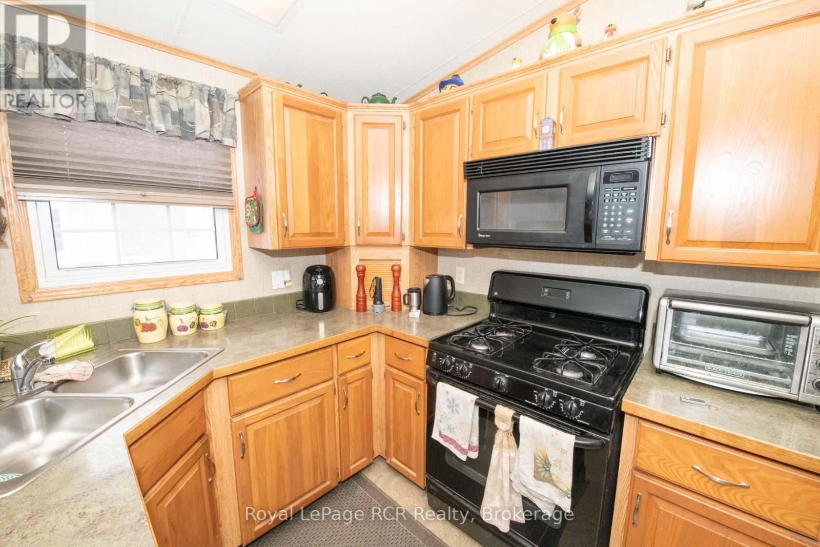 61 LAKESIDE STREET - 22