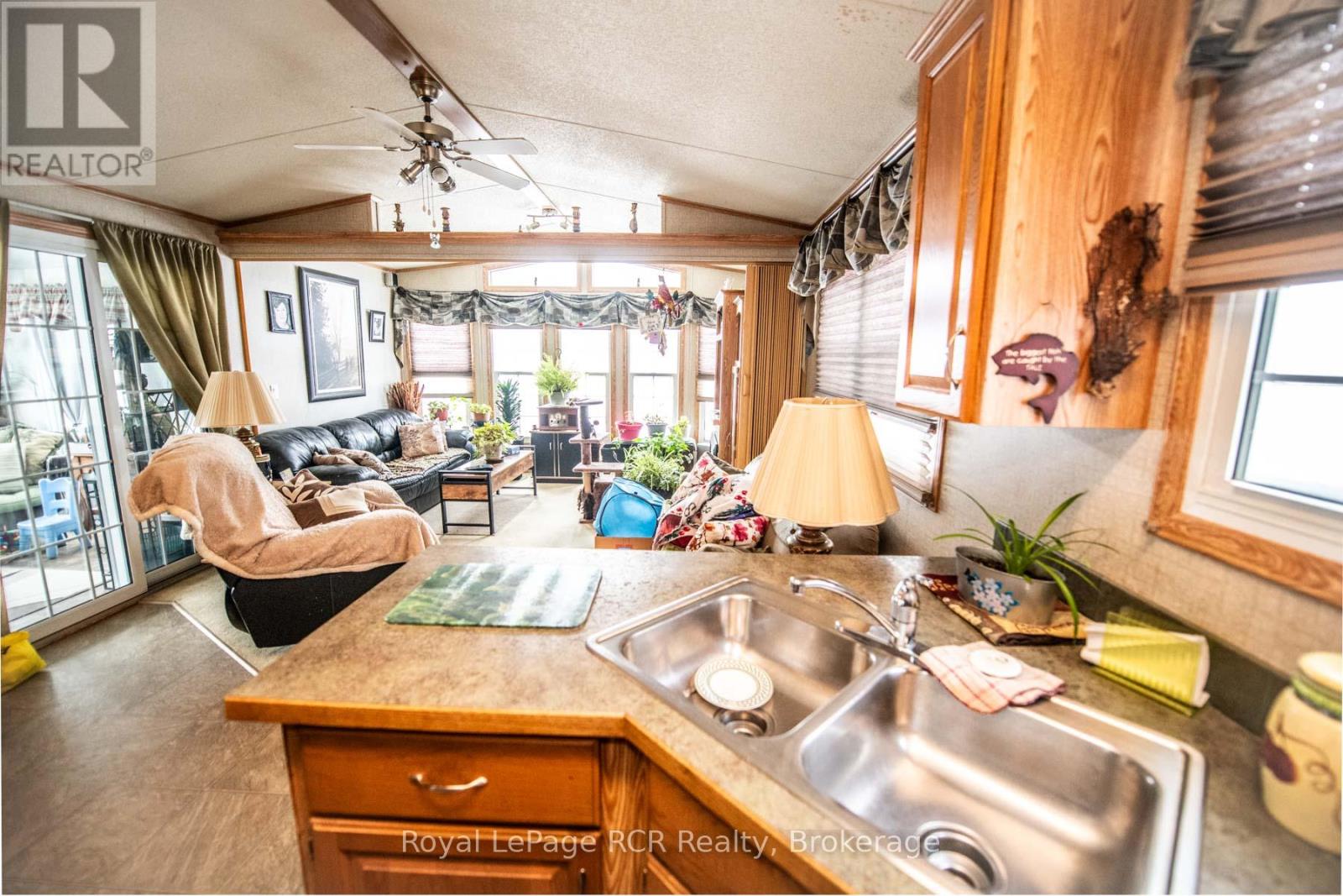 61 LAKESIDE STREET - 35