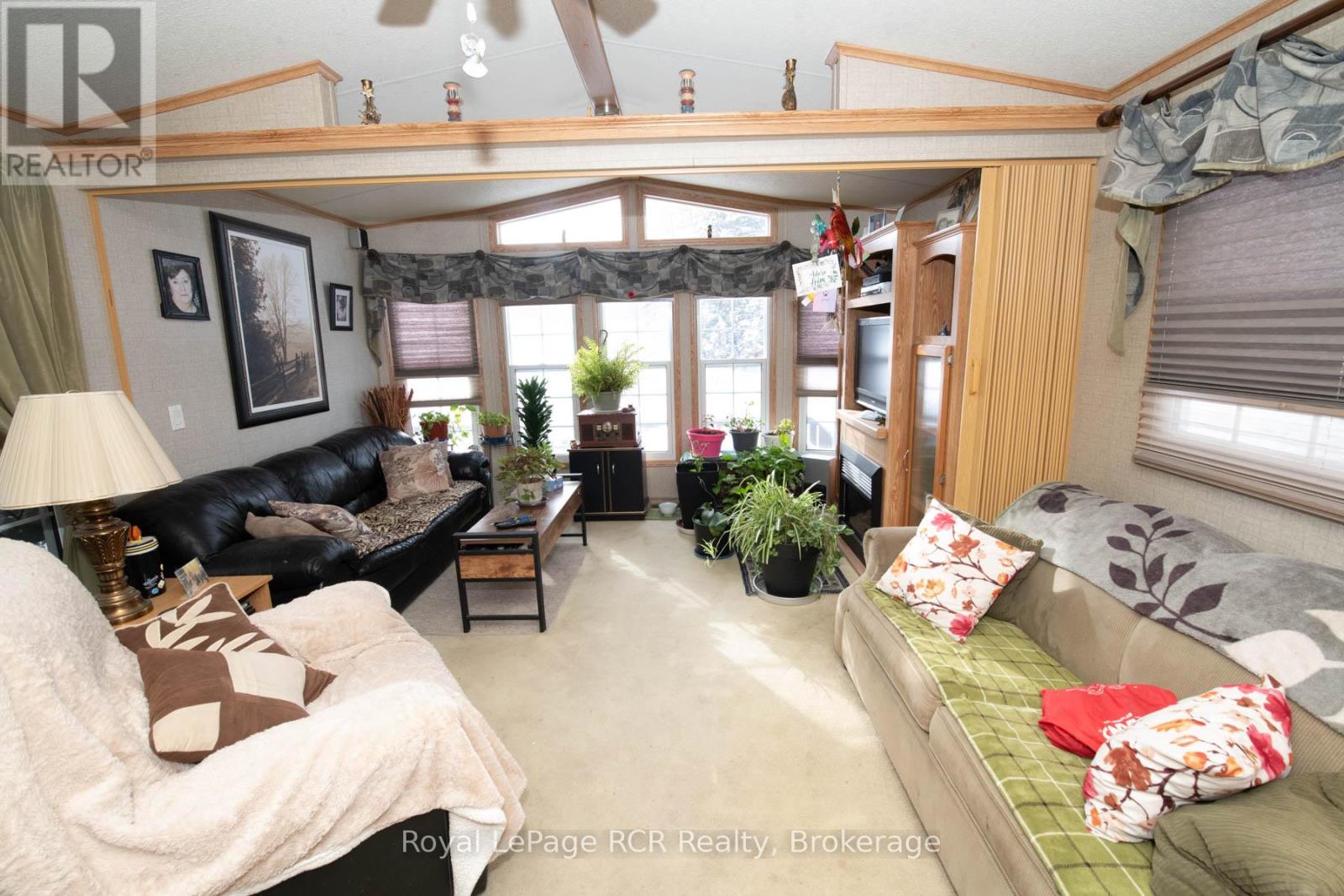 61 LAKESIDE STREET - 36
