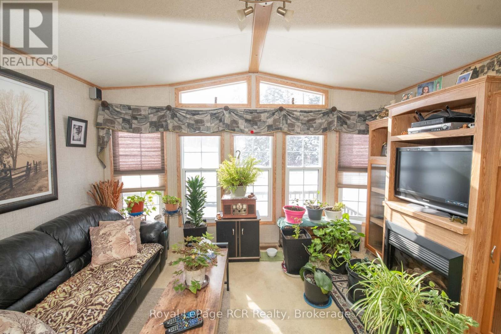 61 LAKESIDE STREET - 37