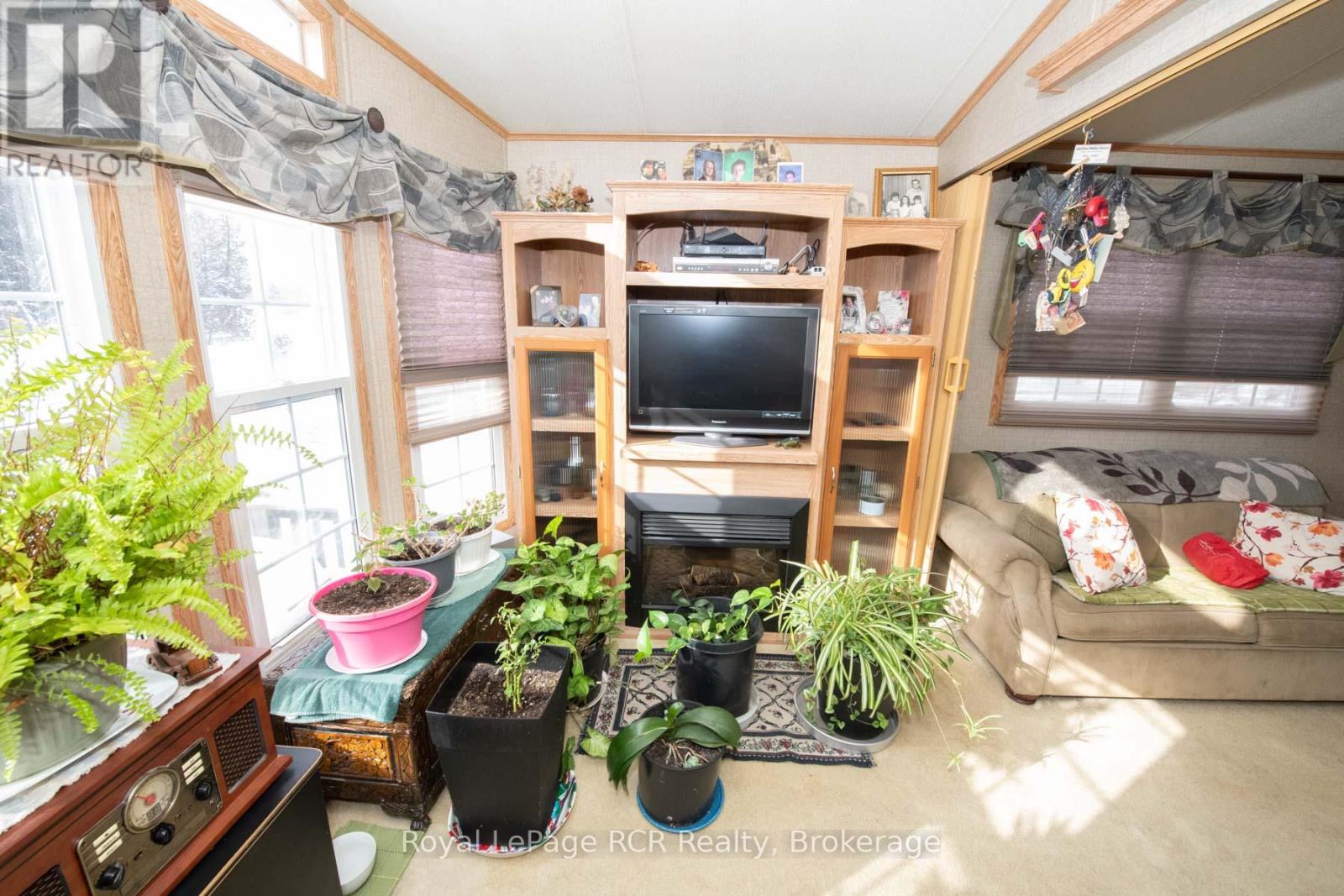 61 LAKESIDE STREET - 38