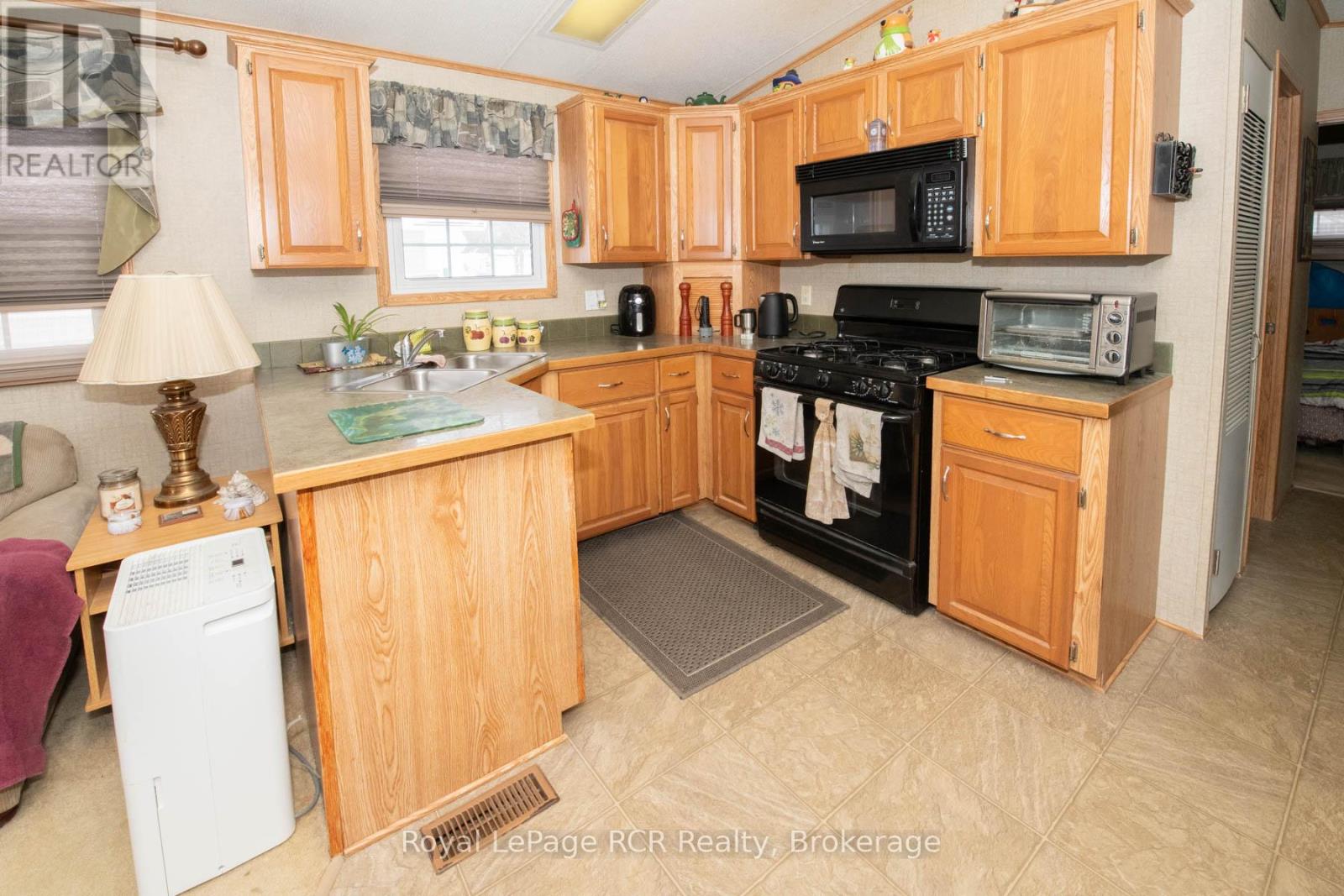 61 LAKESIDE STREET - 41
