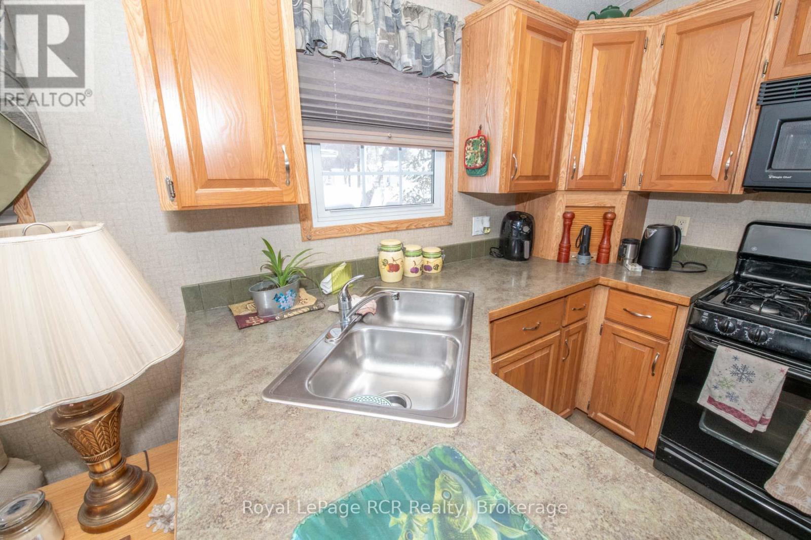 61 LAKESIDE STREET - 43