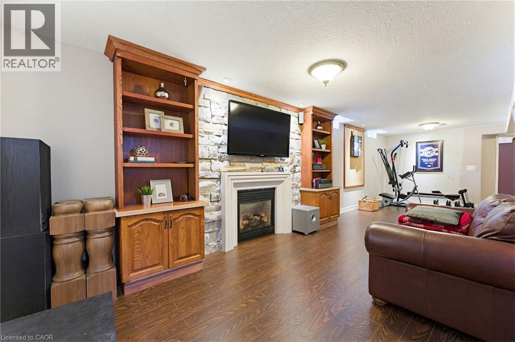 29 WATSON Crescent - 33