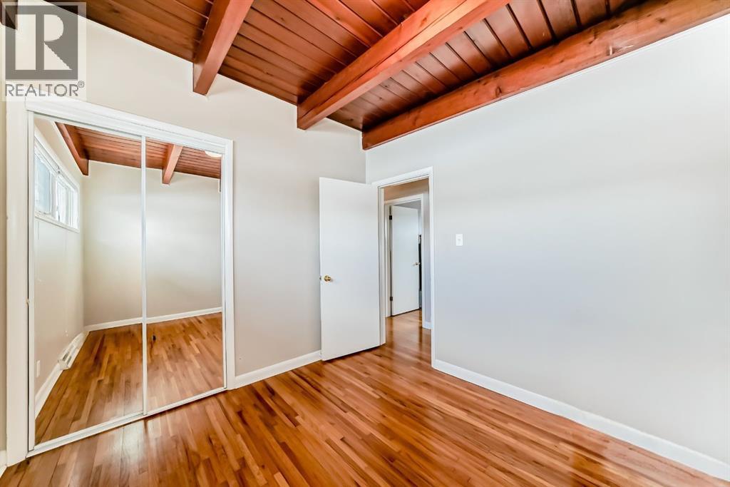 19 Meadowview Road SW - 19