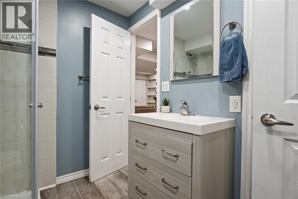 729 BRANDENBURG Boulevard, Waterloo, Ontario, N2T2V4 — Photo 8