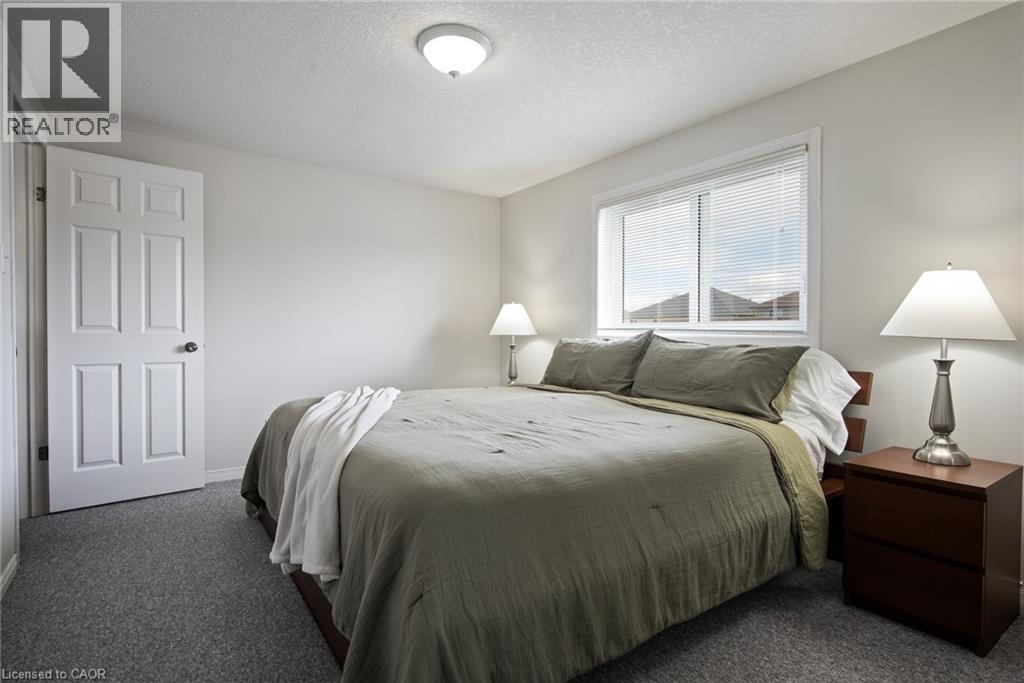 729 BRANDENBURG Boulevard, Waterloo, Ontario, N2T2V4 — Photo 2