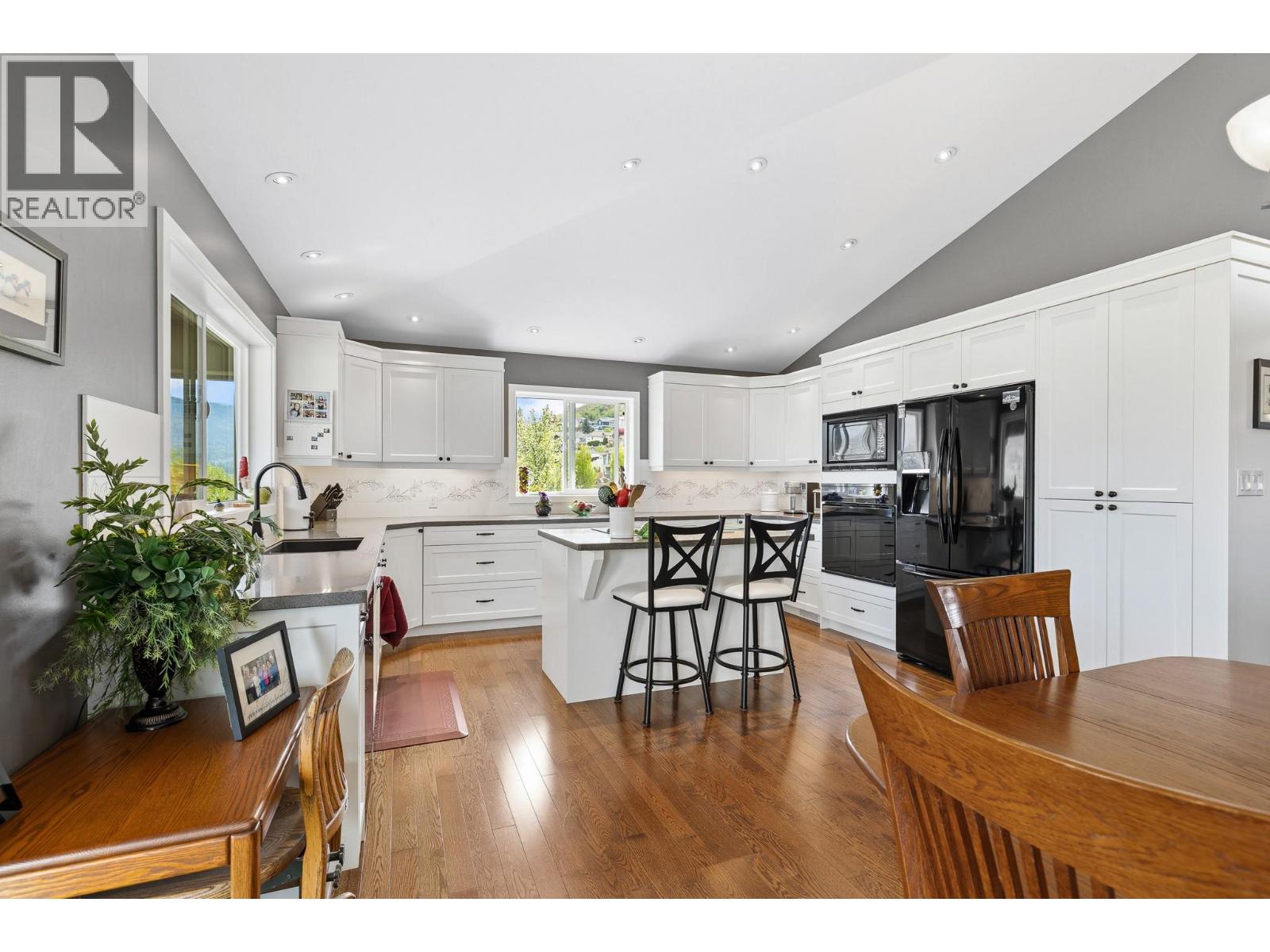 8119 Stoneridge Drive - 16