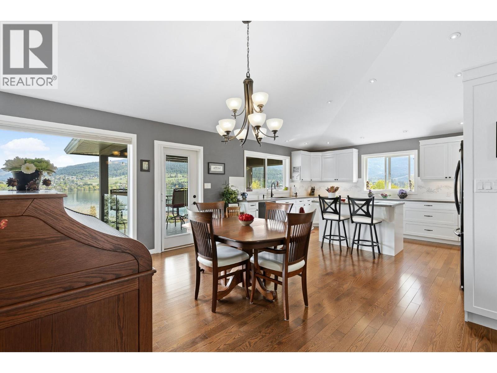 8119 Stoneridge Drive - 10