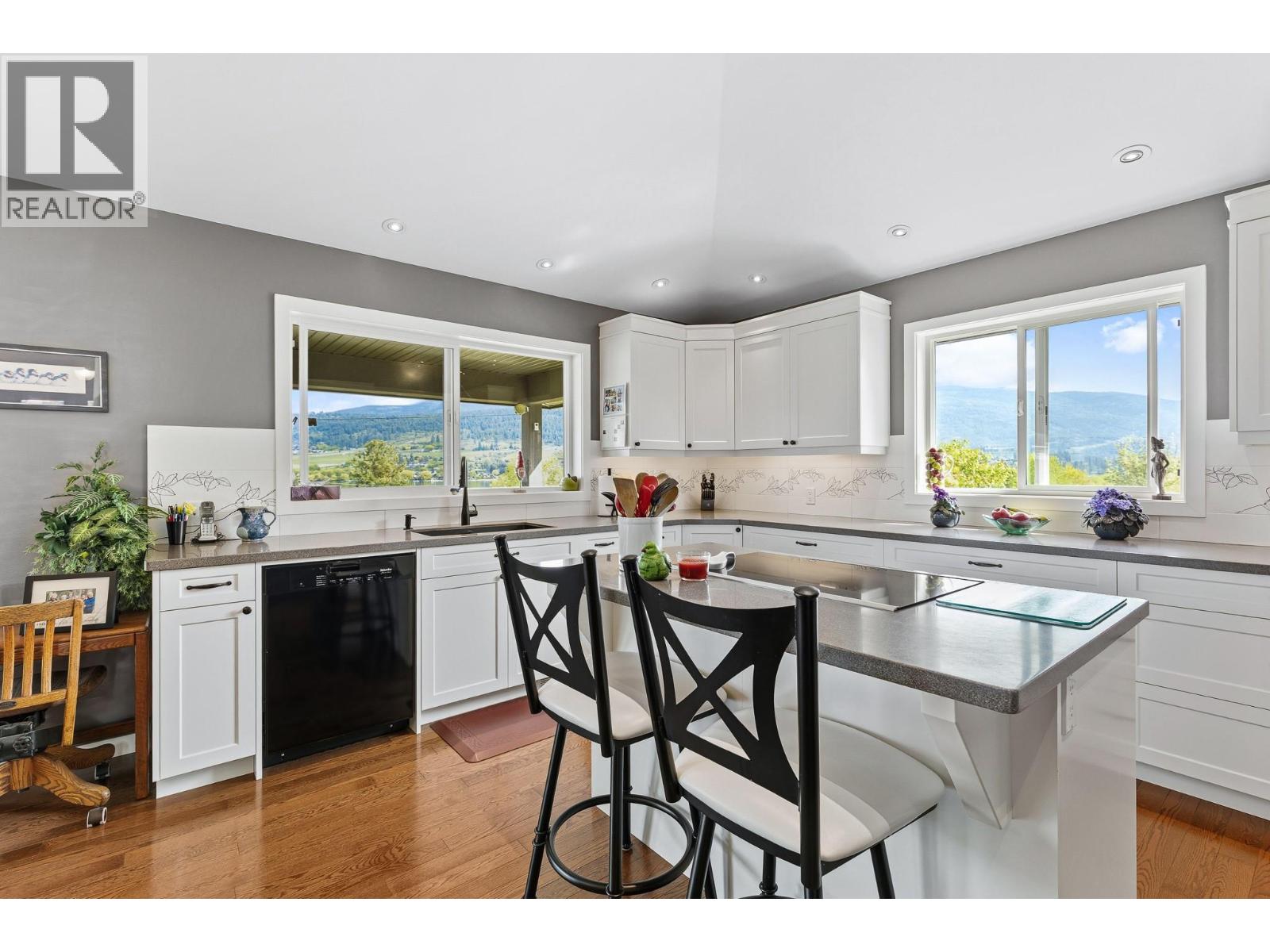 8119 Stoneridge Drive - 15