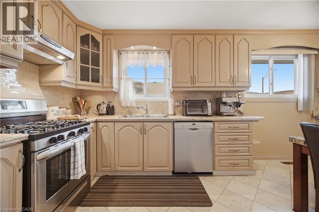 31 SUMMERCREST Drive, Hamilton, Ontario, L8K6G5 — Photo 13