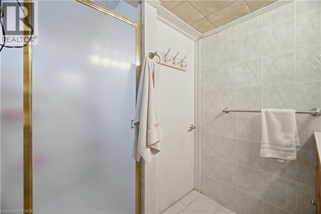 31 SUMMERCREST Drive, Hamilton, Ontario, L8K6G5 — Photo 9