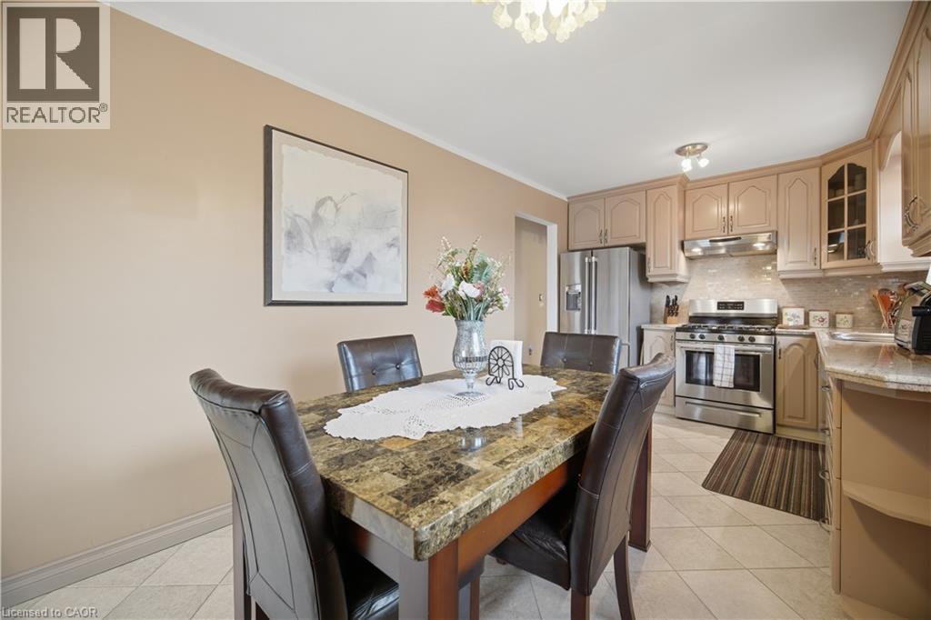 31 SUMMERCREST Drive, Hamilton, Ontario, L8K6G5 — Photo 7