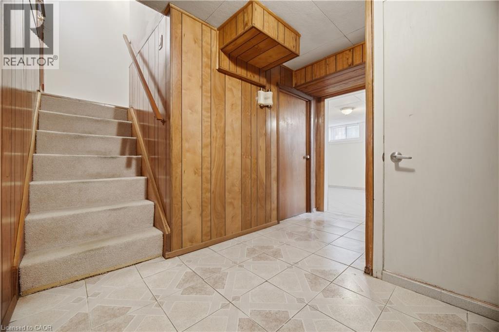 31 SUMMERCREST Drive, Hamilton, Ontario, L8K6G5 — Photo 6