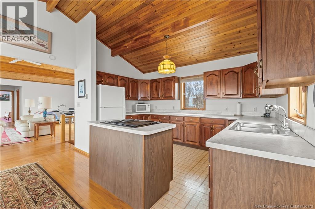 572 Fundy Drive - 13