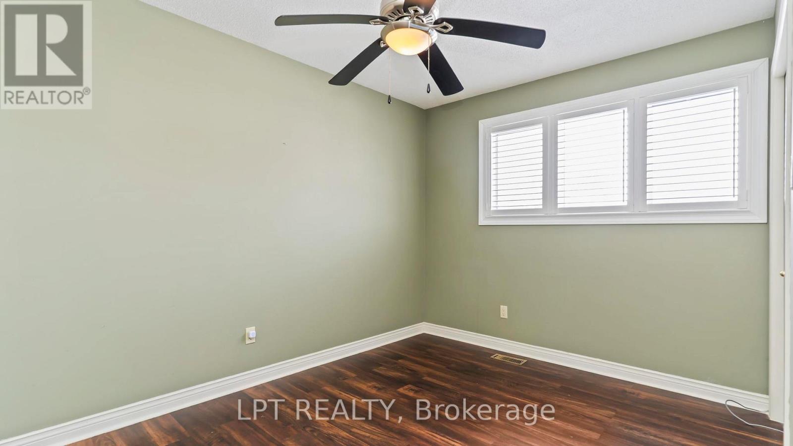 488 SUNNYSIDE CRESCENT - 23