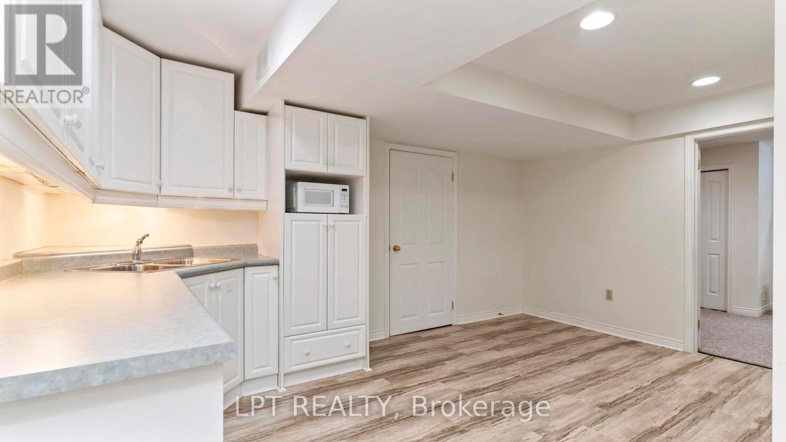 488 SUNNYSIDE CRESCENT - 29