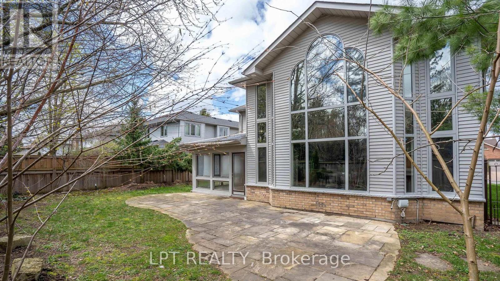 488 SUNNYSIDE CRESCENT - 37