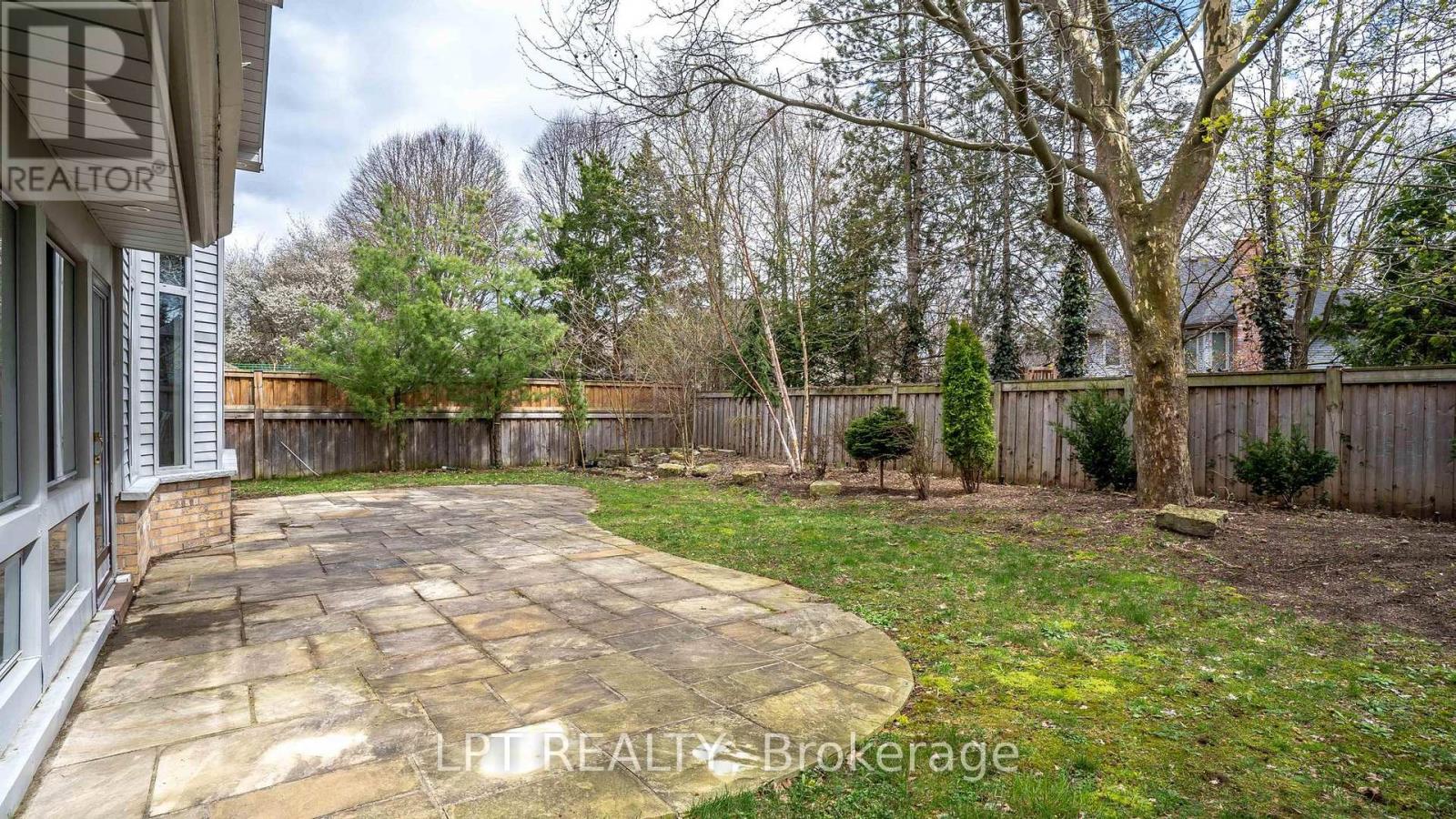 488 SUNNYSIDE CRESCENT - 38