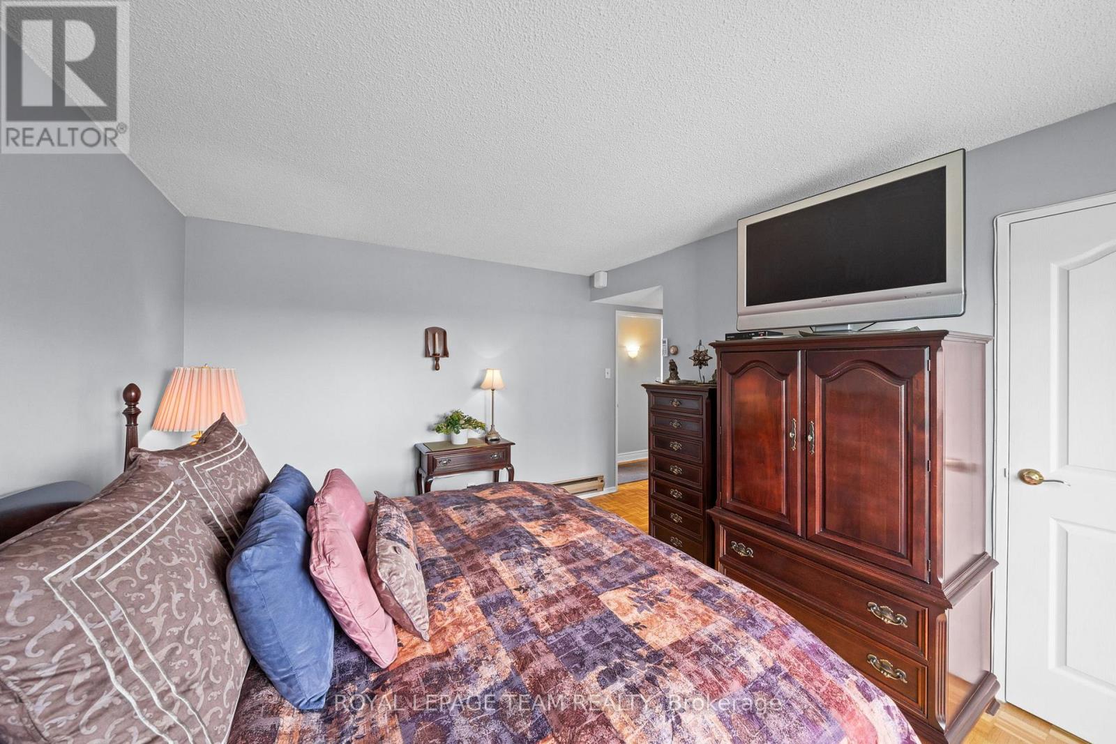 #1010 2625 REGINA STREET - 24