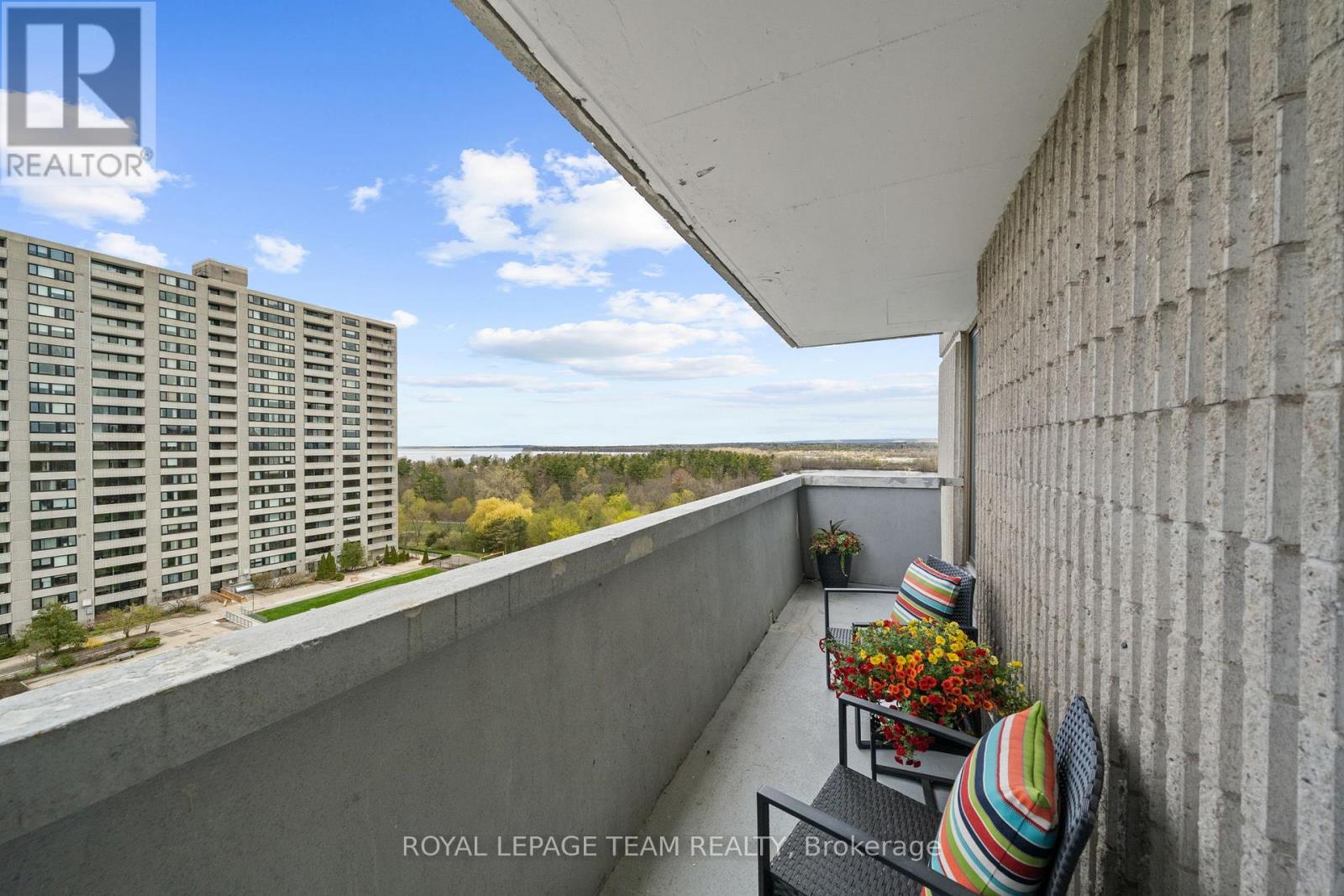 #1010 2625 REGINA STREET - 32