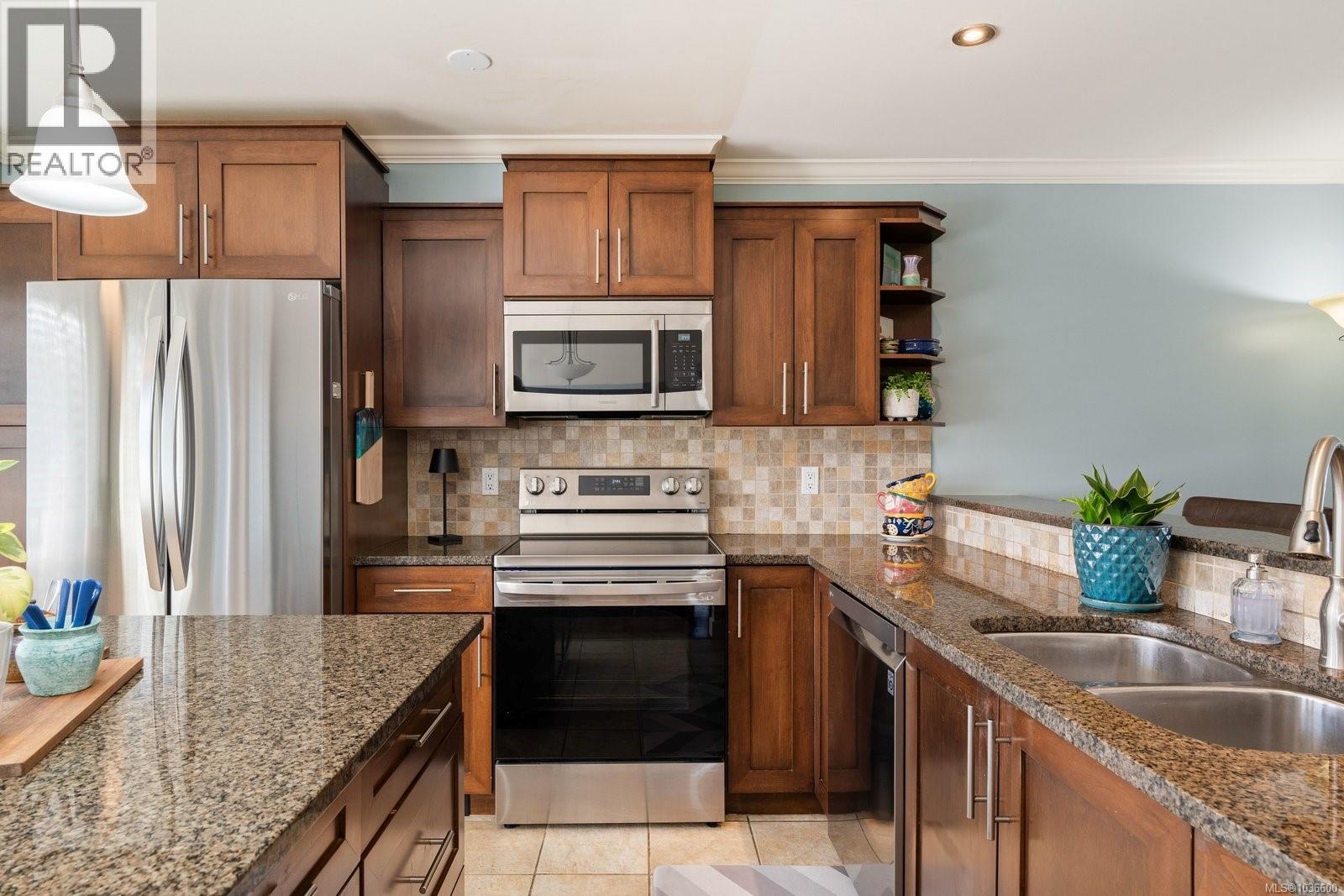 531 Heatherdale Lane, Saanich