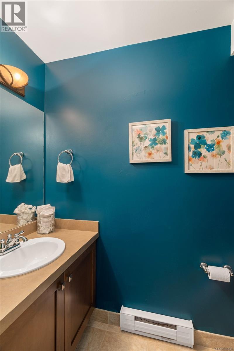  531 Heatherdale Lane, Saanich