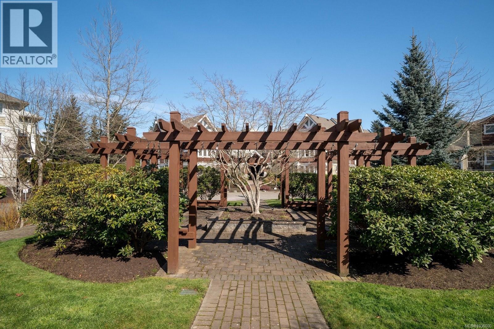  531 Heatherdale Lane, Saanich