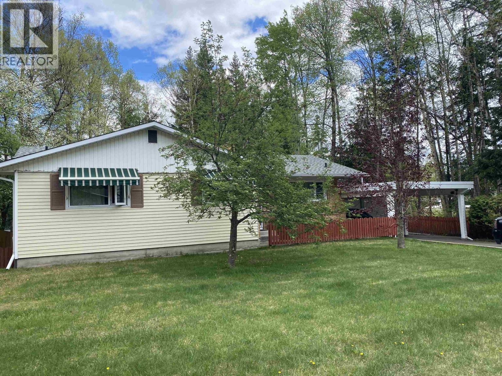 Living room of 5550 SIMON FRASER AVENUE · Prince George, BC