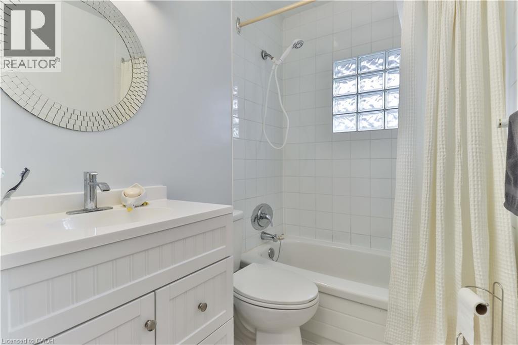 32 CHRISTINA Crescent, Scarborough, Ontario, M1R4H6 — Photo 14
